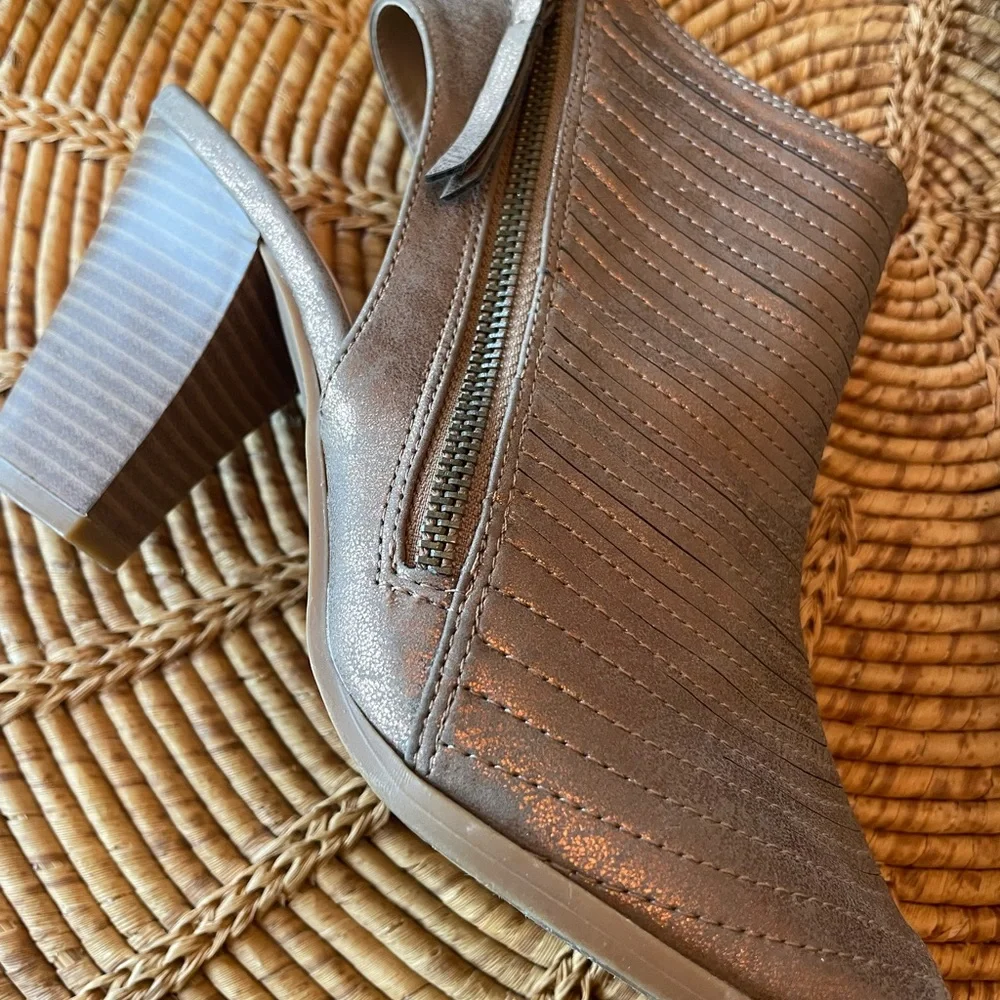 Chinese Laundry Metallic Copper Tone Peep Toe Block Heels - Picture 3 of 14